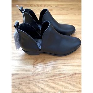 Universal Thread Black Ankle Boots